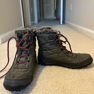 Columbia Shorty Minx Boot, size 8.5, olive green, worn one time